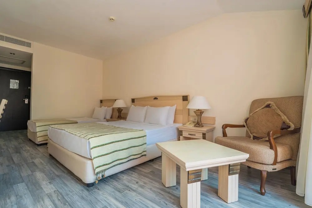 هتل گرند یازیجی کلاب توربان